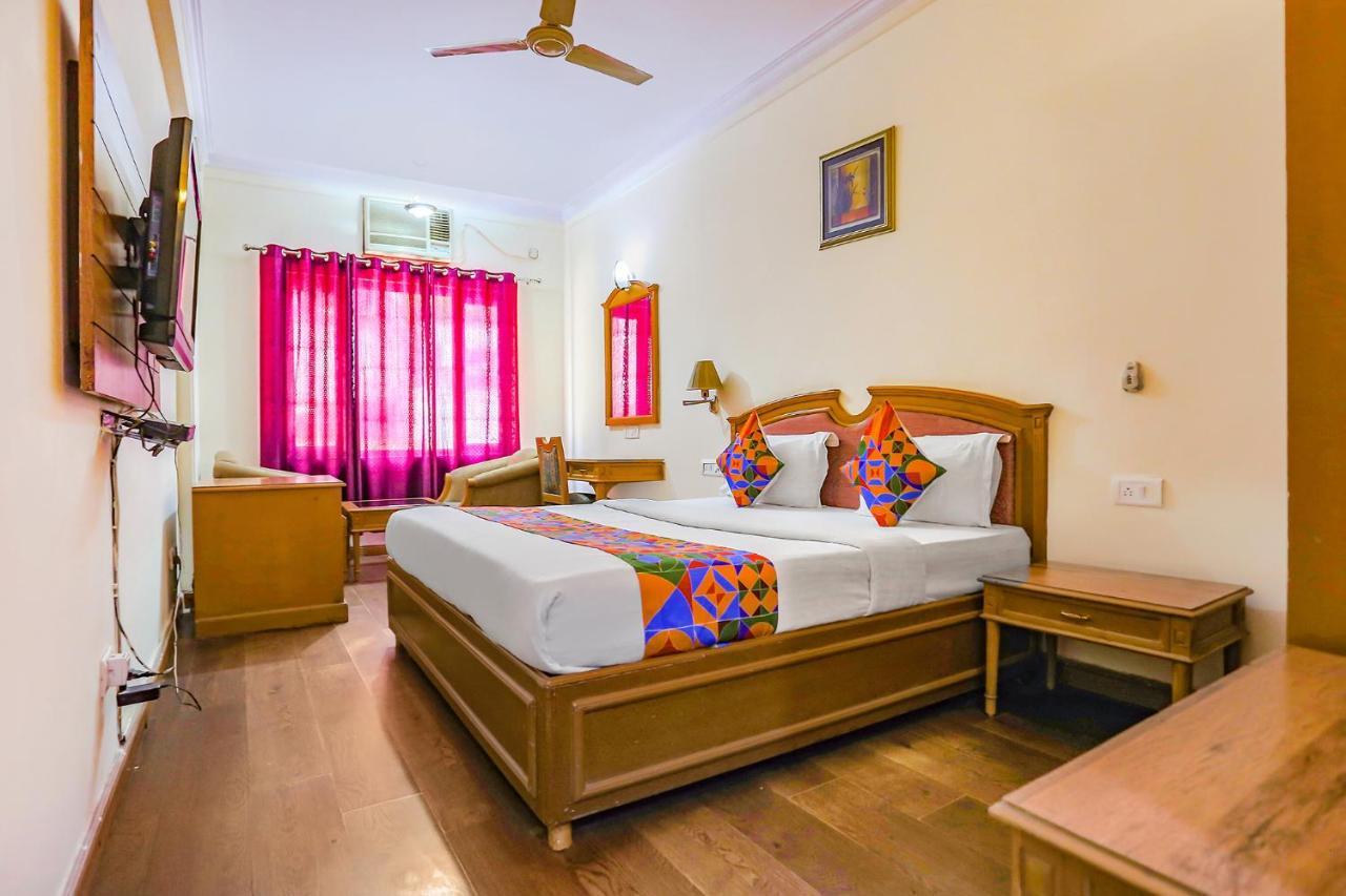 Fabhotel Altus Гургаон Экстерьер фото