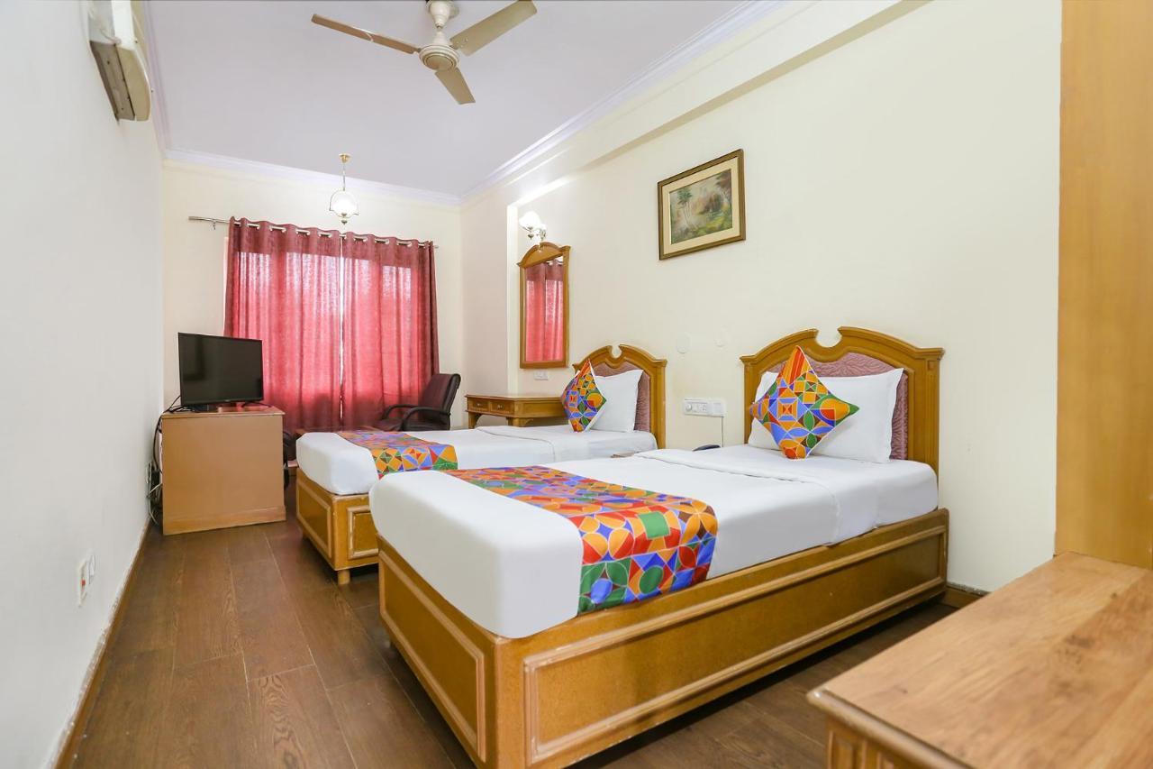 Fabhotel Altus Гургаон Экстерьер фото