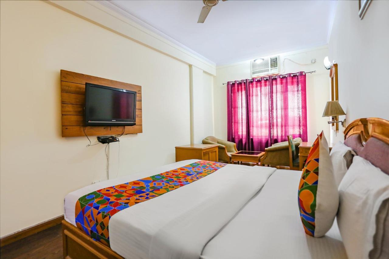 Fabhotel Altus Гургаон Экстерьер фото