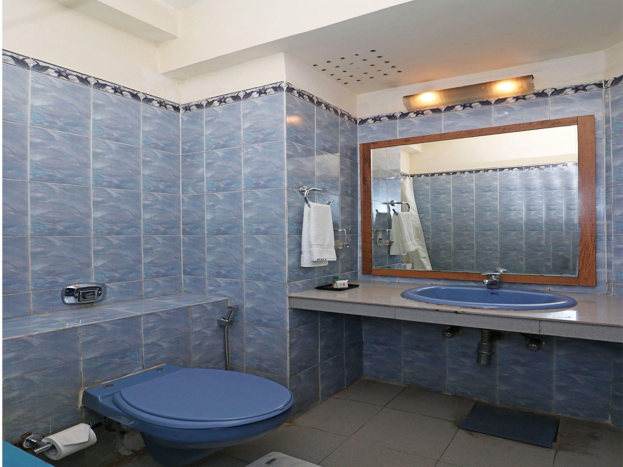 Fabhotel Altus Гургаон Экстерьер фото